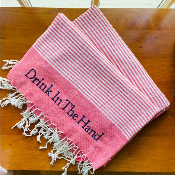 NEW Organic Beach Towel TOES IN SAND DRINK IN HAND Red Pink Black Embroidery - Picture 4 of 6